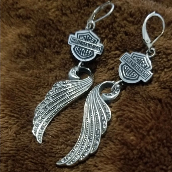 Limited! 🔥Wing Earrings - Picture 2 of 3